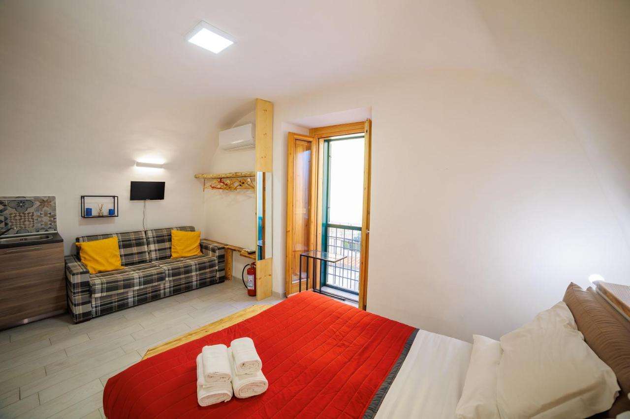 Legno Suite By Houseinنابولي المظهر الخارجي الصورة